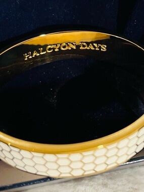 Halcyon Days Cream and Gold Honeycomb Bangle